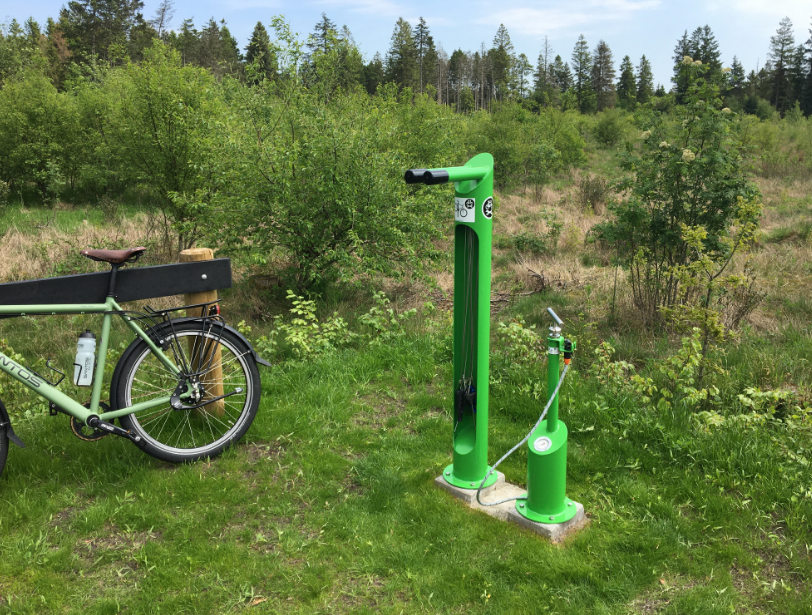 Bicycle service station