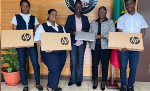 The High Commissioner of #StKitts and #Nevis to the United Kingdom, Dr Kevin Isaac, donated HP #laptops to the students of Clarence Fitzroy Bryant College in #Basseterre. https://tinyurl.com/bdf7pnek