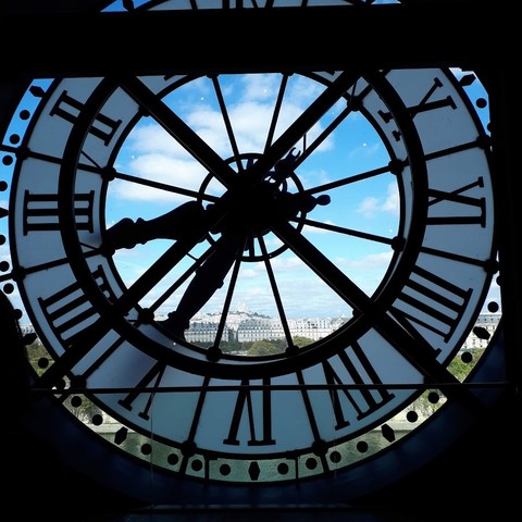 the immense clock window of the Musée d'Orsay takes up the entire frame of the photo and in the distance you can see the hilltop of Sacré Coeur cathedral. #FensterFreitag.