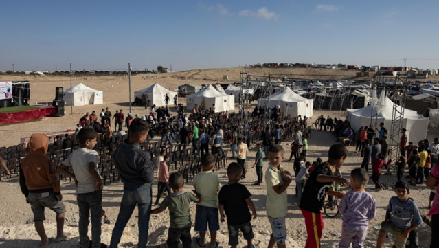 Palestins desplaçats al camp de refugiats de Khan Yunis, al sud de la Franja de Gaza (EFE/Haitham Imad)