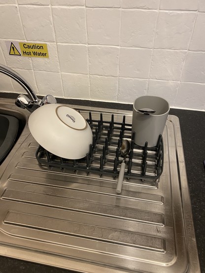 Small dish draining rack, comprising a grid of short prongs that can accommodate crockery in any configuration. I have a dishwasher at home so don’t do much hand washing.