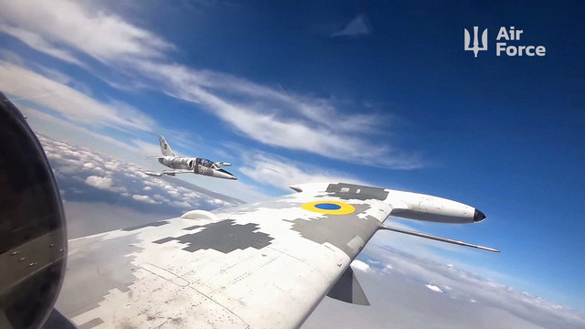 Фото пари Aero L-39 Albatros Повітряних сил України у повітрі