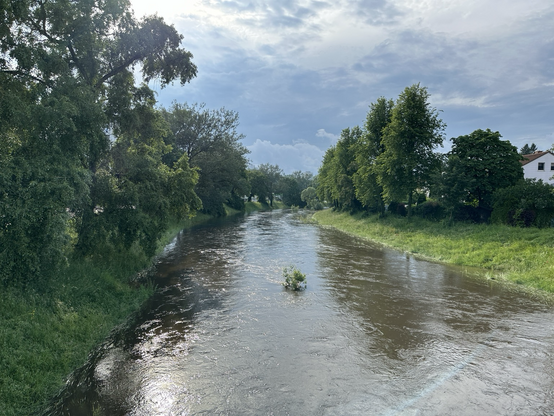 Saale in  Oberfranken über die Ufer getreten 