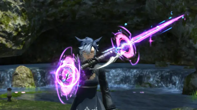 A blue-haired miqo'te red mage, wielding the Mandervillous Rapier. It has a high-tech design, and has a force field-like effect surrounding the blade and spell focus. The blade has a disc emanating around where a guard would be, while the focus is covered in an energy orb with another disc orbiting it, similar to the planet Saturn.