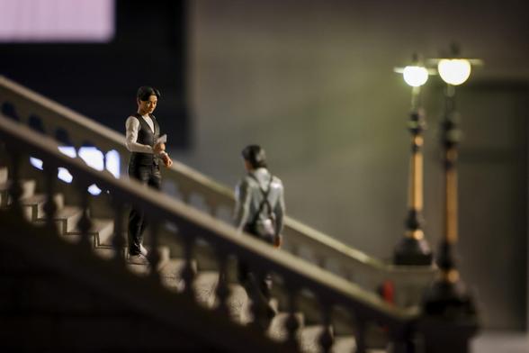 The “Look Closer and Wonder: Central and Western District in Miniature” exhibition is open at Pacific Place in Admiralty until next Monday, featuring a 1:24 scale replica of the Duddell Street gas lamps. Figurines of singers Anson Lo and Anita Mui can be spotted in the models. Photos: Towngas. 