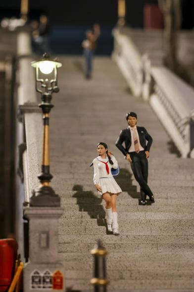 The “Look Closer and Wonder: Central and Western District in Miniature” exhibition is open at Pacific Place in Admiralty until next Monday, featuring a 1:24 scale replica of the Duddell Street gas lamps. Figurines of singers Anson Lo and Anita Mui can be spotted in the models. Photos: Towngas. 