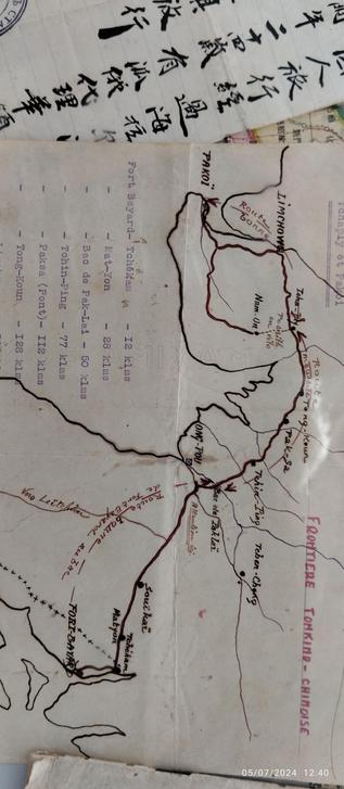Carte dessinée par des missionnaires français du comptoir de Fort Bayard (frontière (1930) Tonkino-Chinoise). 