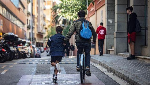 Anar amb bici o patinet, l'opció preferida a Barcelona (ACN/Jordi Borràs)