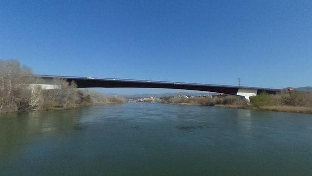 Imatge del pont del Mil·lenari des del riu Ebre (Google Street View)