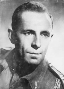 Headshot photo of Michel Hollard in uniform. 