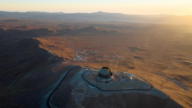 The_ELT_dome_(and_neighbours)_at_sunset_(dji-20240606235157-ang).jpg