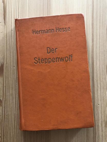 Buchdeckel:

Hermann Hesse

Der Steppenwolf