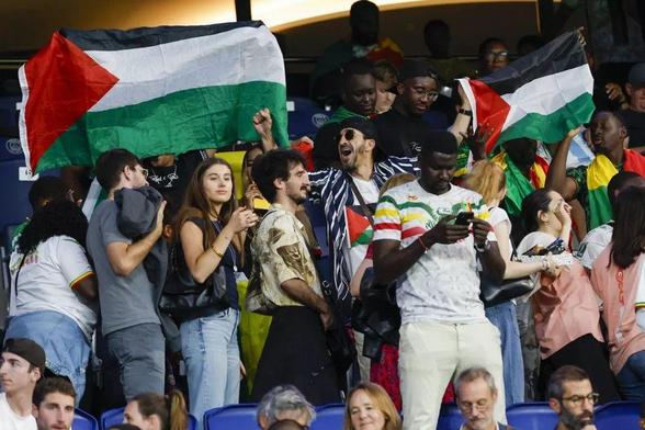 Several fans on the Mali stands were holding Palestinian flags