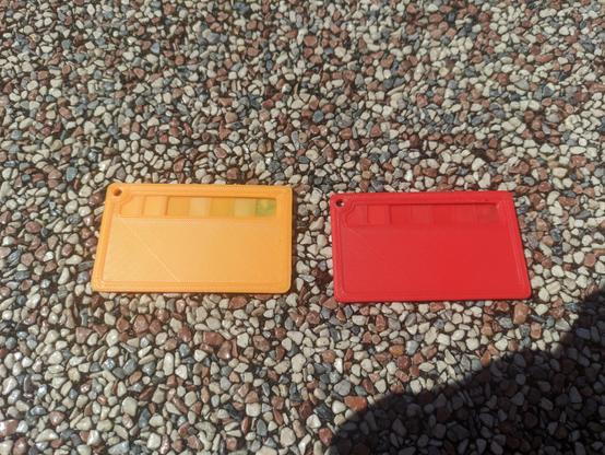 Two 3dprinted sample cards, one orange and one red