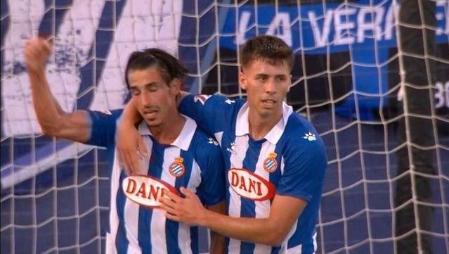 Milla i Valles celebren el gol de l'Espanyol