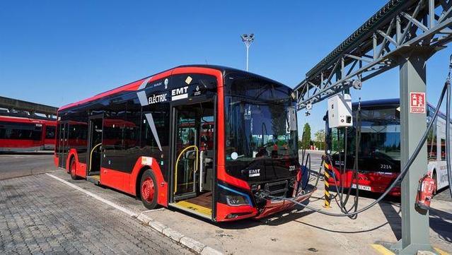 Autobús de l'empresa EMT a València (Europa Press)