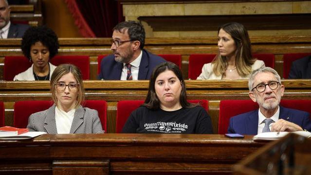 Mar Besses, al centre de la imatge, és la diputada que representa Jovent Republicà a la cambra catalana (ACN/Jordi Borràs)