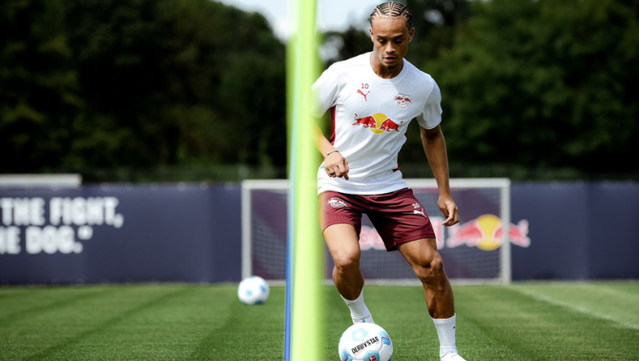 Simons ja ha començat a entrenar-se amb el Leipzig 24-25 (@rbleipzig)