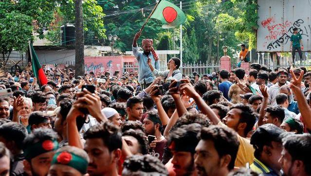 Després de setmanes de mobilitzacions, els estudiants han aconseguit l'objectiu de forçar la dimissió de la primera ministra (Reuters/Mohammad Ponir Hossain)