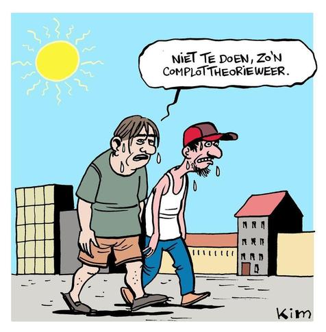 Cartoon van Kim: twee zwetende personen wandelen onder een felle zon, waarbij de ene zegt: 'Niet te doen, zo'n complottheorieweer.'