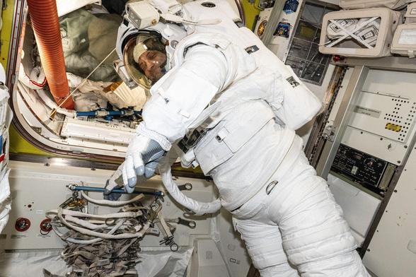 NASA_astronaut_Matthew_Dominick_evaluates_a_spacesuit_(iss071e414639).jpg