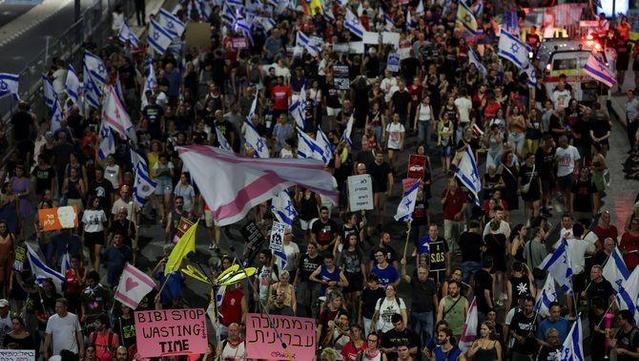 Manifestació multitudinària a Tel-Aviv per reclamar l'alliberament dels ostatges (Reuters/Ricardo Moraes)