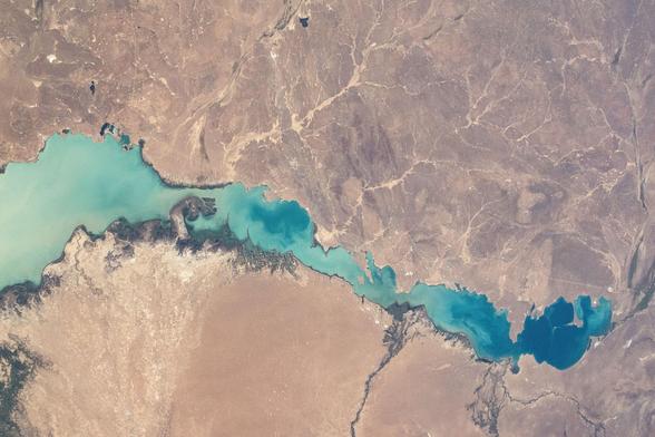 Lake_Balkhash_in_Kazakhstan_(iss071e413751).jpg