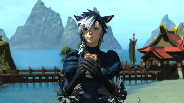 A blue-haired miqo'te holding a large heart-shaped chocolate. She is in the middle of chewing. The screenshot is from after the Dawntrail graphics update.