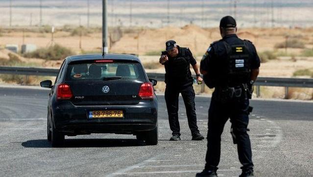 Control de la policia d'Israel en el pas fronterer entre Jordània i Cisjordània (Reuters/Ammar Awad)