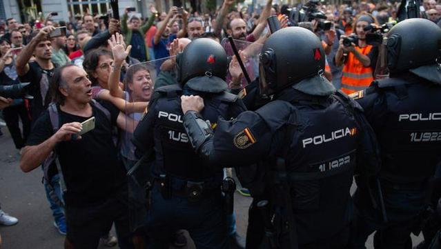 Protestes contra la sentència del procés a la plaça Urquinaona (Germán Lama/Europa Press)