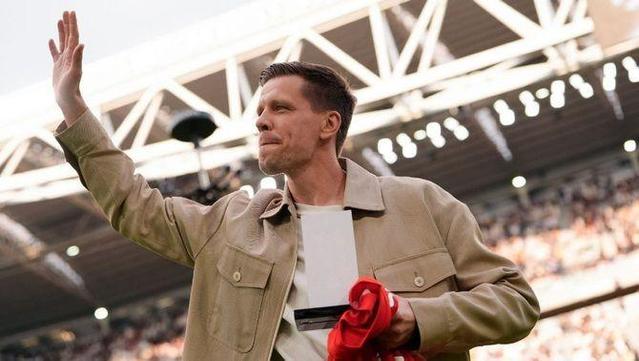 Szczesny, acomiadant-se de la seva darrera afició, la de la Juventus de Torí