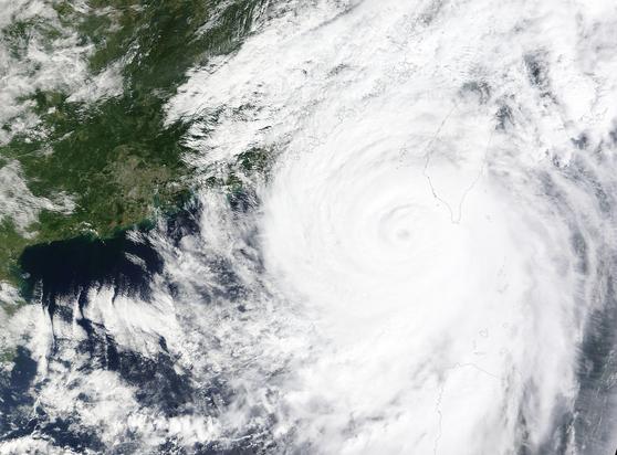 Typhoon_Krathon_Approaching_Taiwan_(MODIS_2024-10-03).jpg