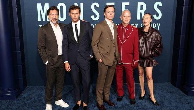 Els actors Javier Bardem, Cooper Koch, Nicholas Chavez i Chloë Sevigny i el director Ryan Murphy en l'estrena de 