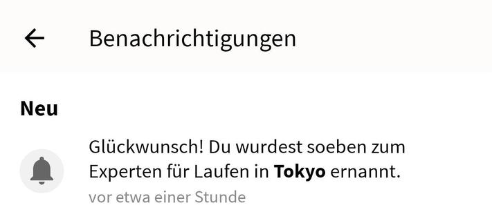 Ein Screenshot aus der Komoot App, welcher die Benachrichtigungen zeigt, mit der Info, dass ich gerade zum „Experten für Laufen in Tokyo“ ernannt wurde.