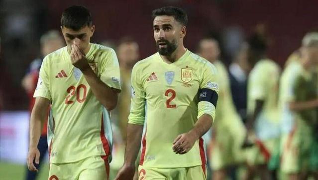 Pedri amb Carvajal a la selecció espanyola (EFE)