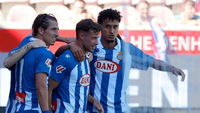 Pere Milla, Javi Puado i Omar El Hilali, celebrant un gol durant la pretemporada (RCDEspanyol)