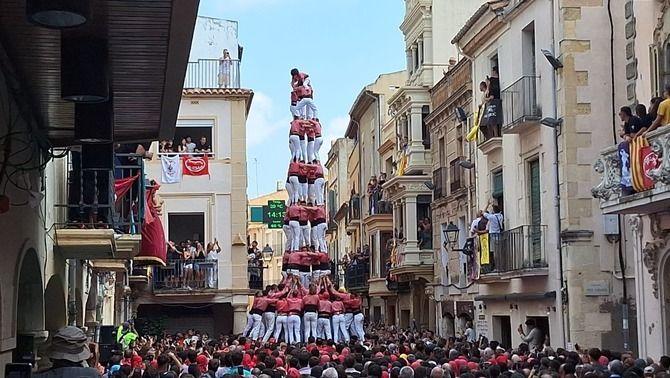5 de 9 amb folre de la Colla Vella Xiquets de Valls (Anna Rius)
