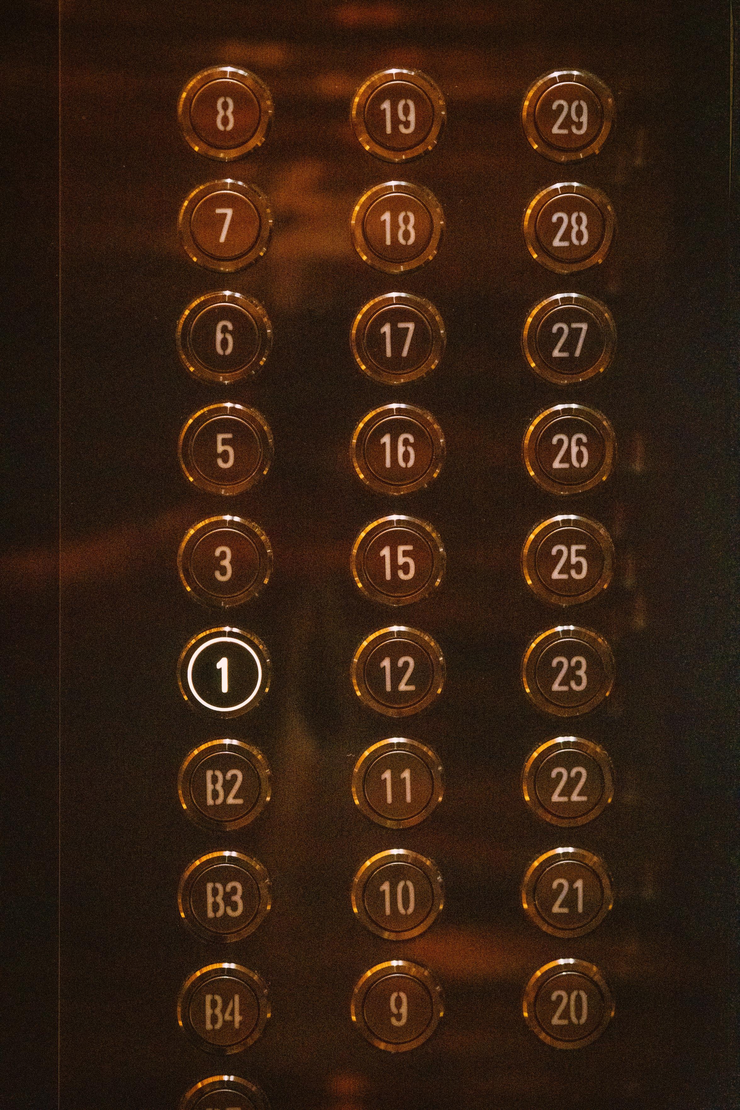 An elevator floor UI in Taiwan with many floors missing 