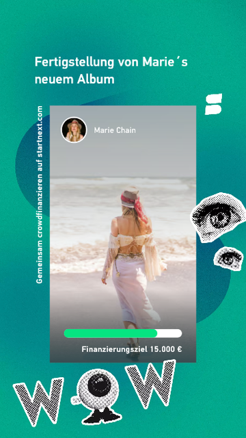 Das Bild wirkt wie ein Werbe- oder Social-Media-Poster in Türkis/Grün mit Verlauf. Oben steht in Weiß: „Fertigstellung von Marie’s neuem Album“. In der Mitte ist ein Smartphone-ähnlicher Screenshot: Profil „Marie Chain“ und ein Foto einer Frau von hinten am Strand, mit Hut und langem Rock. Unten im Screenshot ein Fortschrittsbalken und der Text „Finanzierungsziel 15.000 €“. Links vertikal: „Gemeinsam crowdfinanzieren auf startnext.com“. Unten groß „W.O.W“ und rechts zwei gezeichnete Augen.