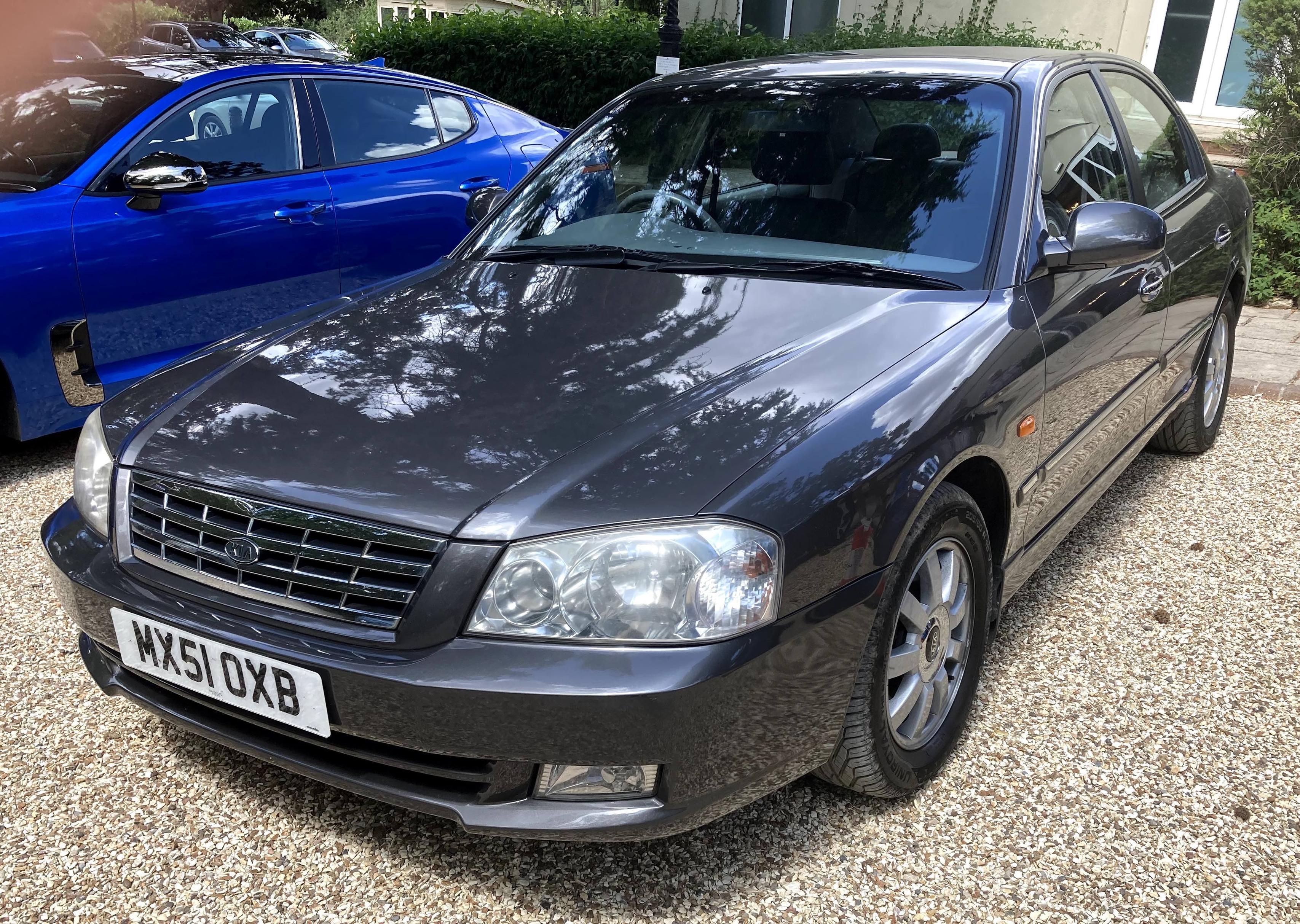 Grey metallic Kia Magentis, front quarter view