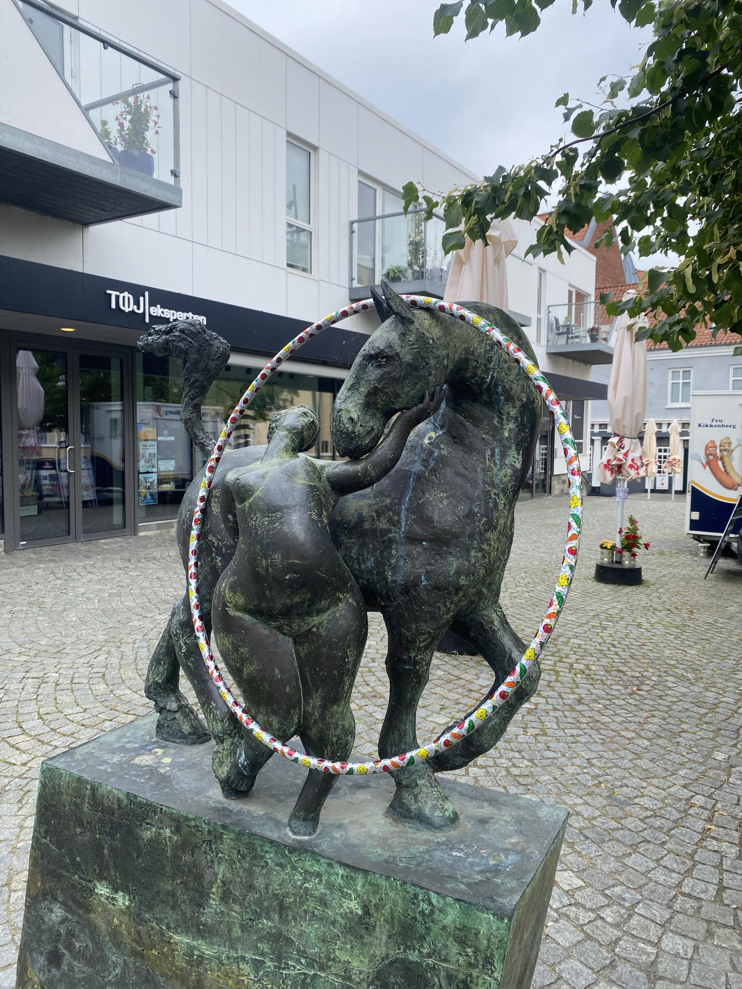 There's a bunch of statues. Nothing about an apple tree, which would be very funny to be. Skive WITH apples (æbleskiver reference only the cool kids / dads get)