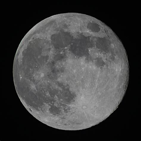 Image of a full moon